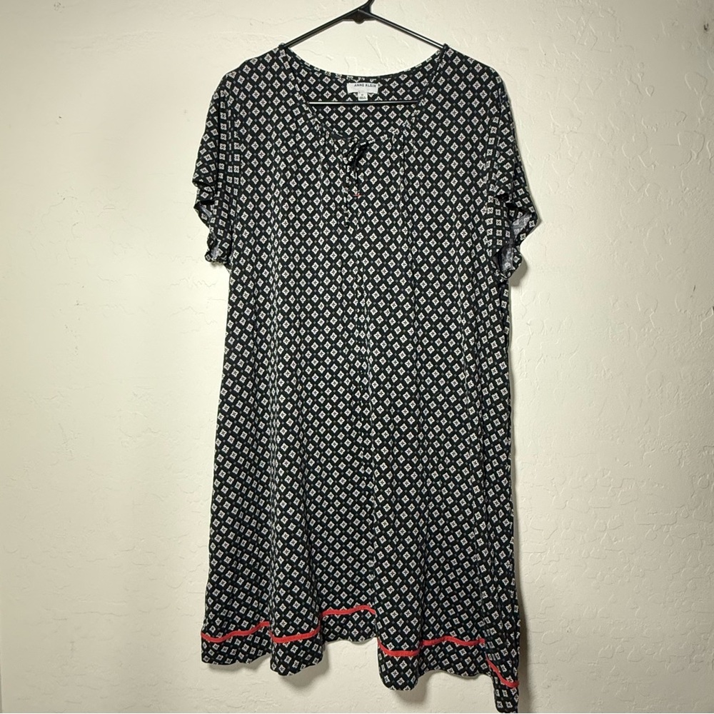 Super soft womens size 1x Anne Klein Geometric Dress with fun Red squiggle trim